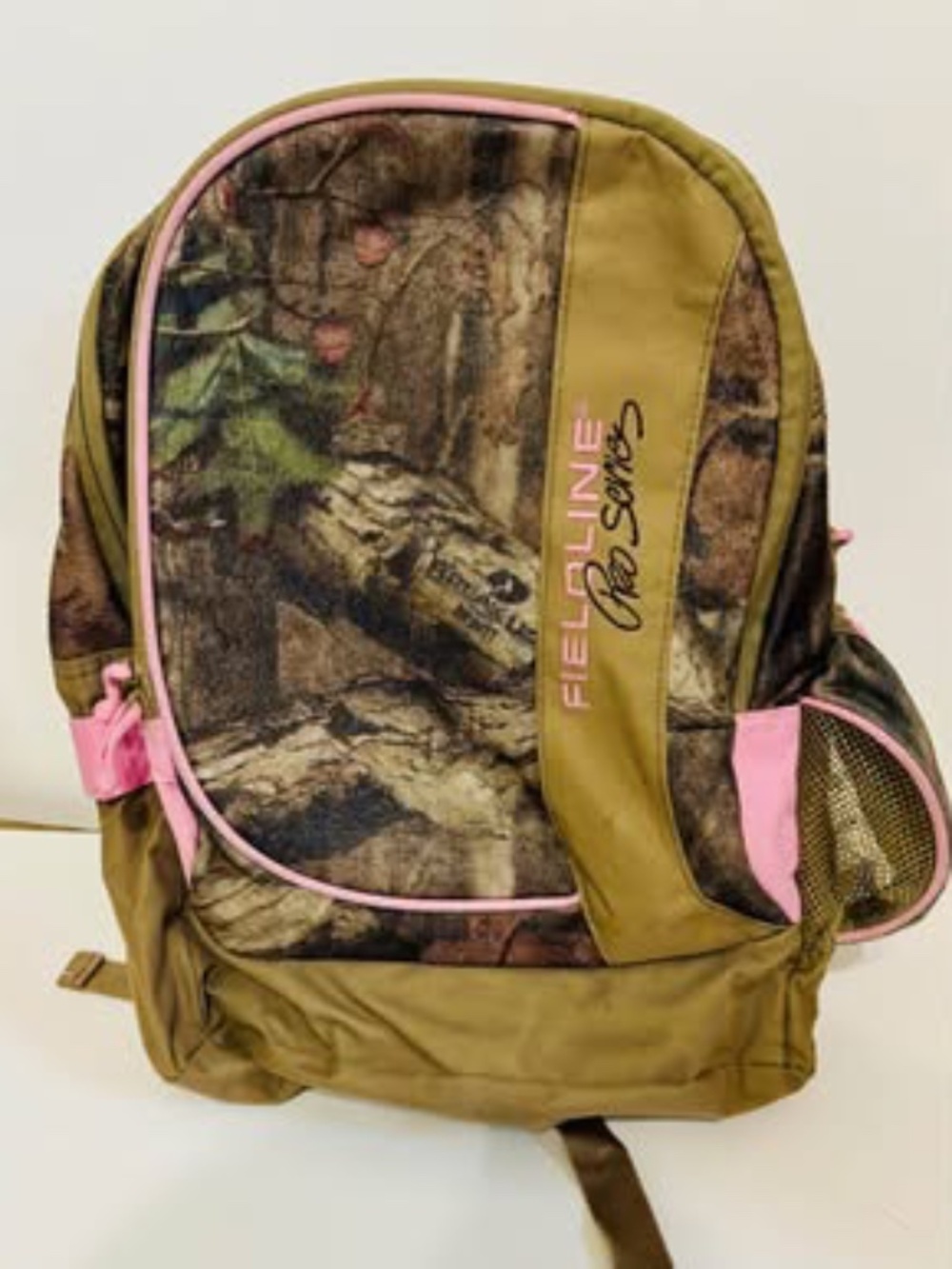 Women’s Realtree Fieldline Pro Series Backpack Camouflage With Light Pink Trim.